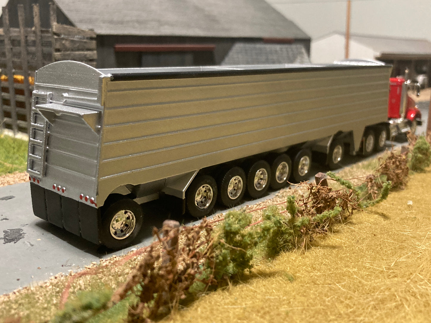 1/64 7 Axle 3 Hopper Grain Trailer for Semi Trucks