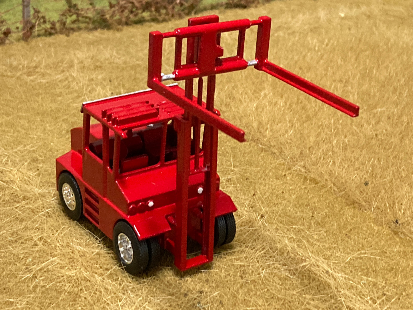 1/64 Hay Squeeze Red