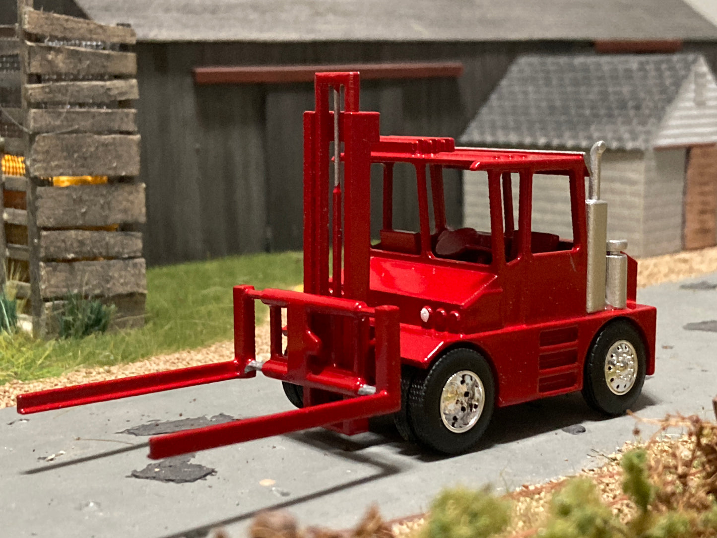 1/64 Hay Squeeze Red