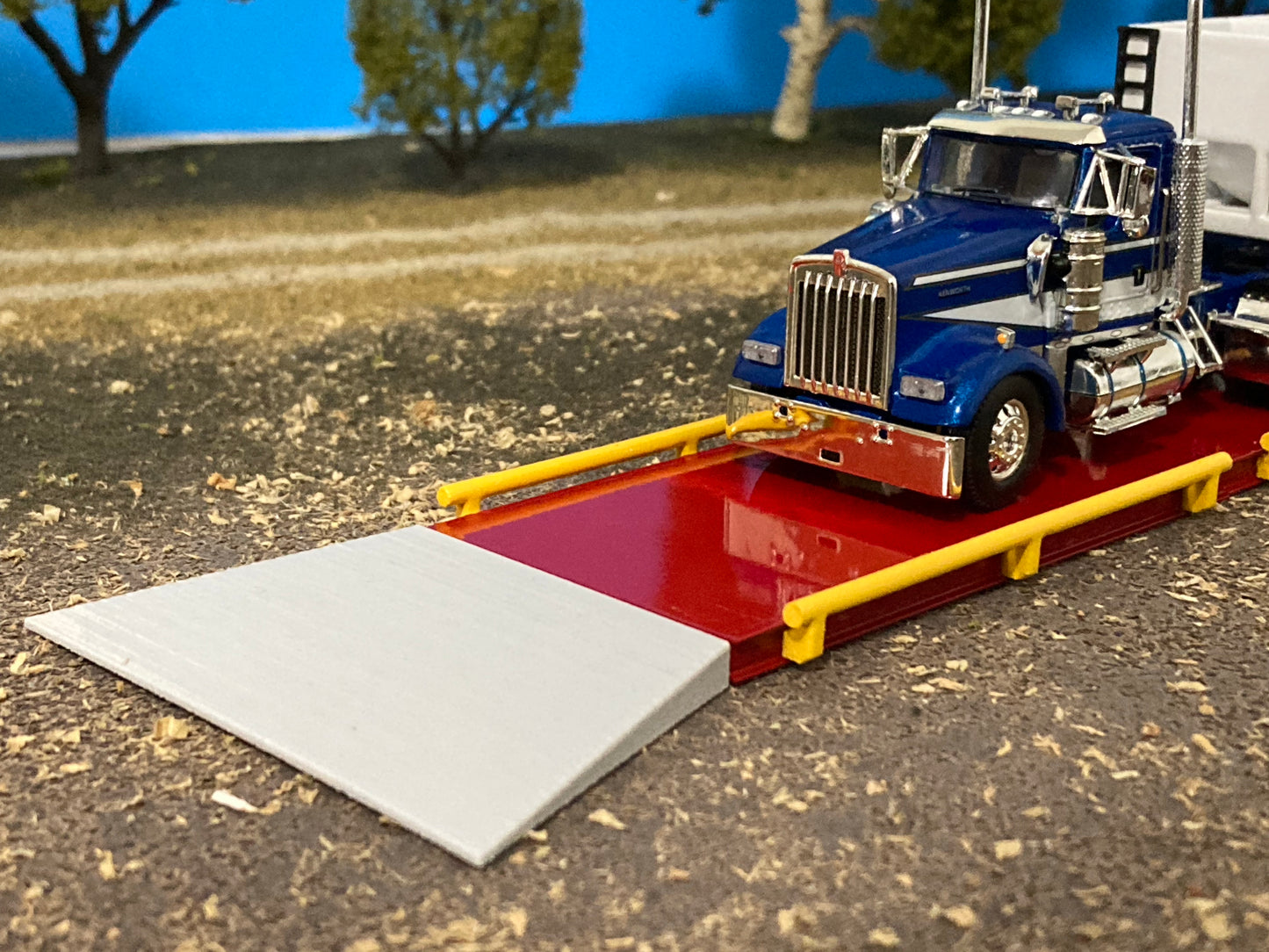 1/64 Truck Scale 80ft Red and Yellow