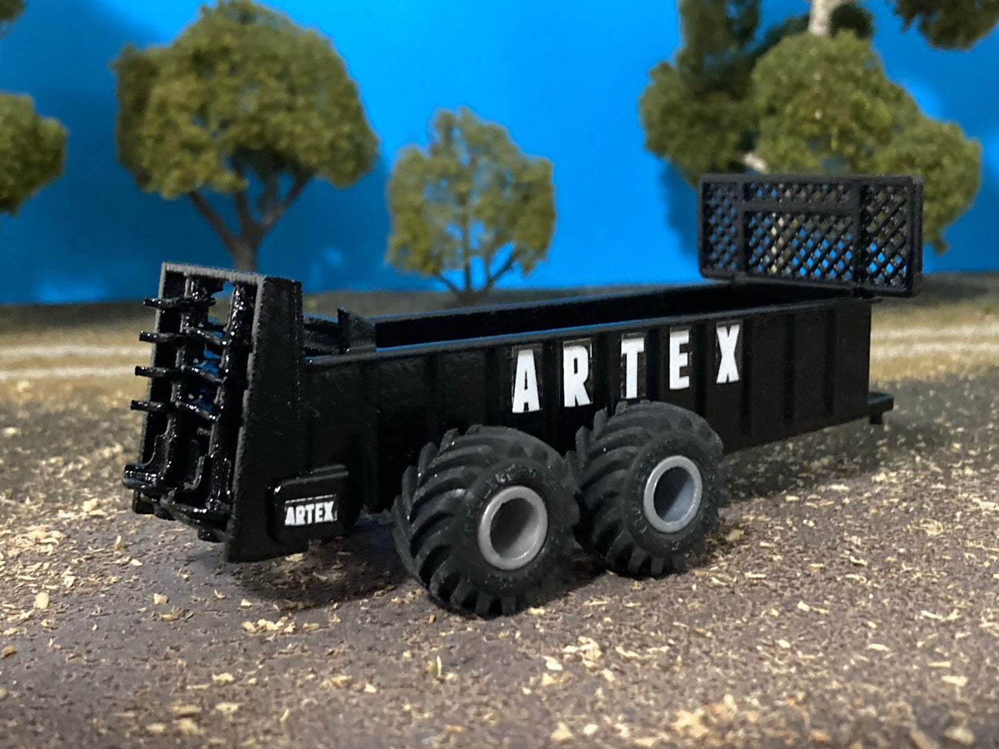 1/64 Artex SB600 Manure Spreader Black