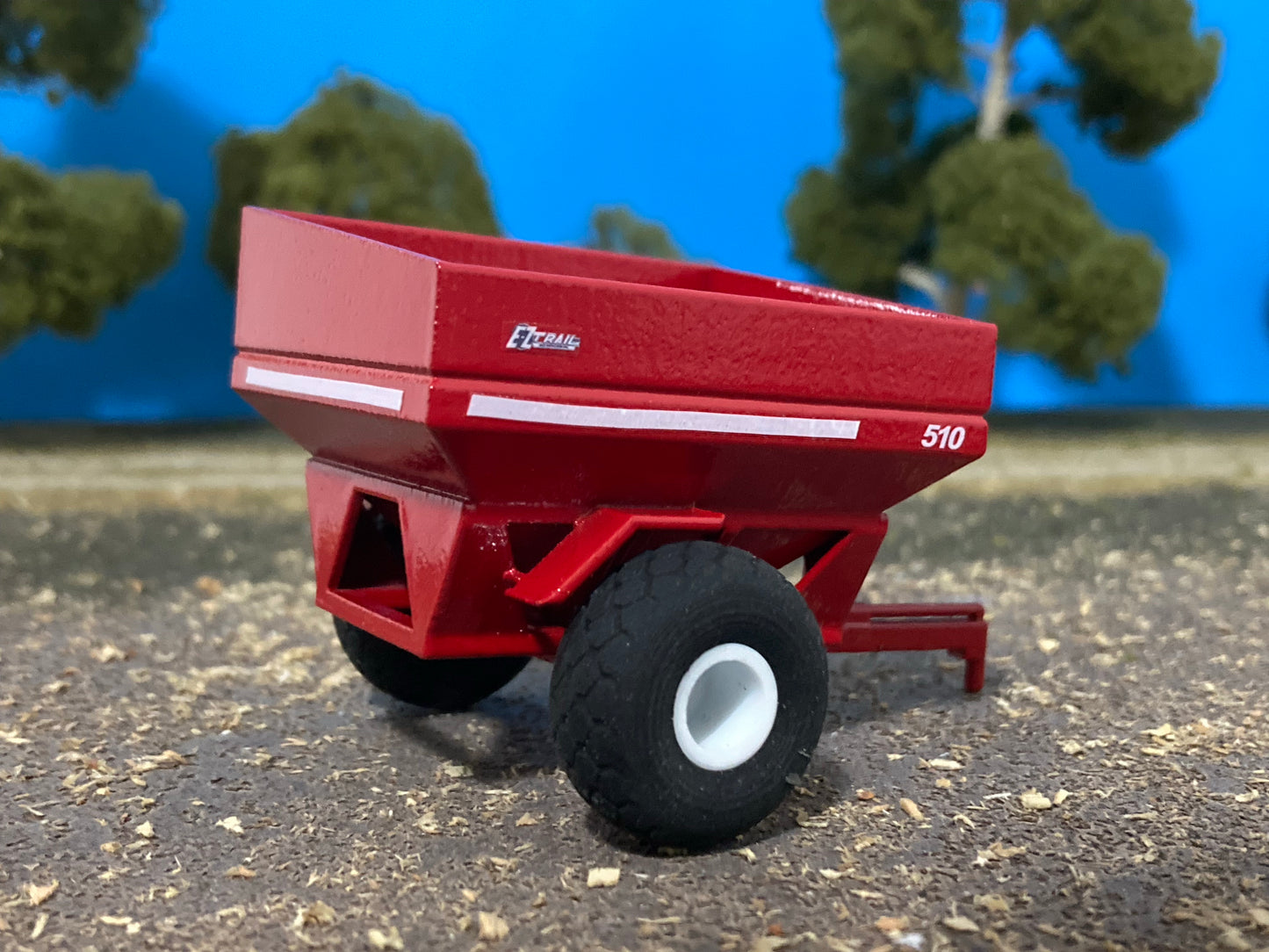 1/64 EZ Trail 510 Grain Cart Red