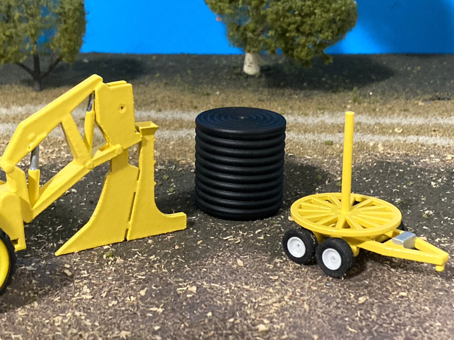 1/64 Tile Plow Set w/ Tile Roll and Stringer Cart (yellow)