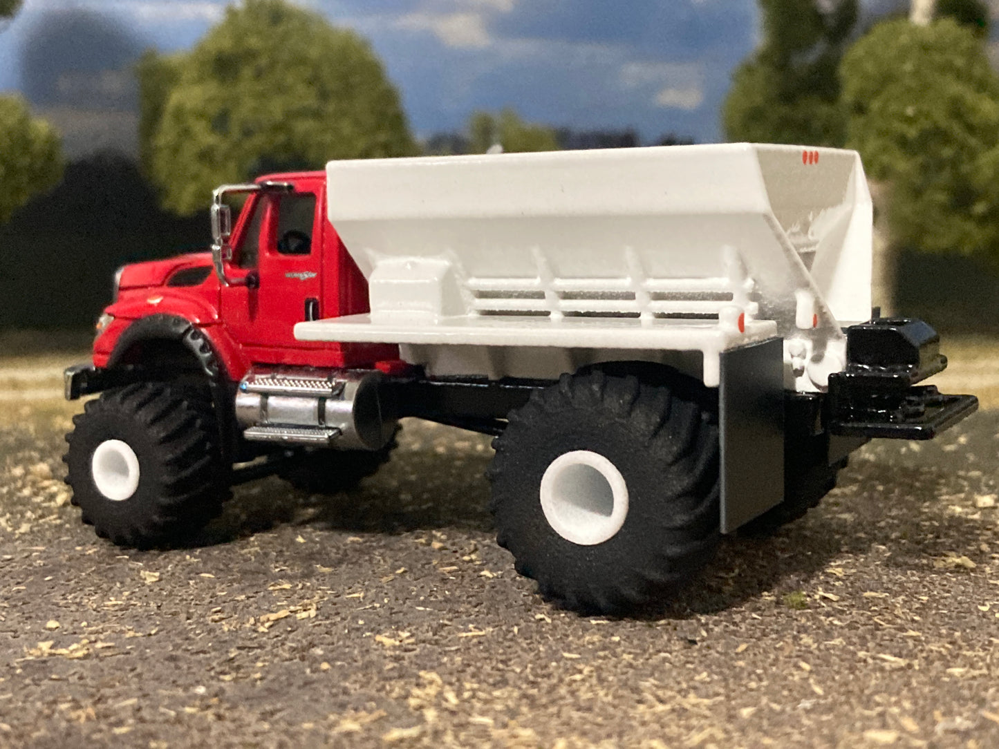 1/64 IH Workstar Fertilizer Spreader Floater Truck Red