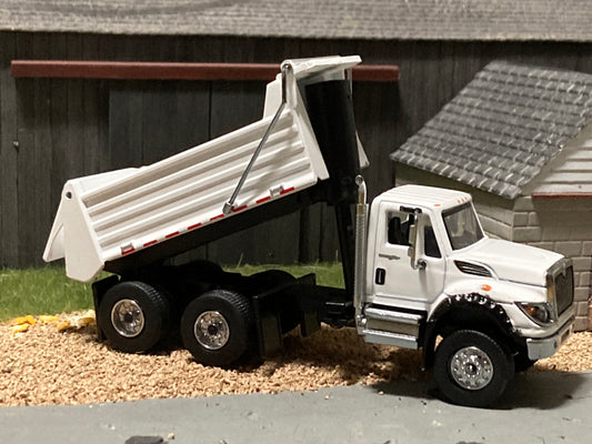 1/64 IH WorkStar Dump Truck White