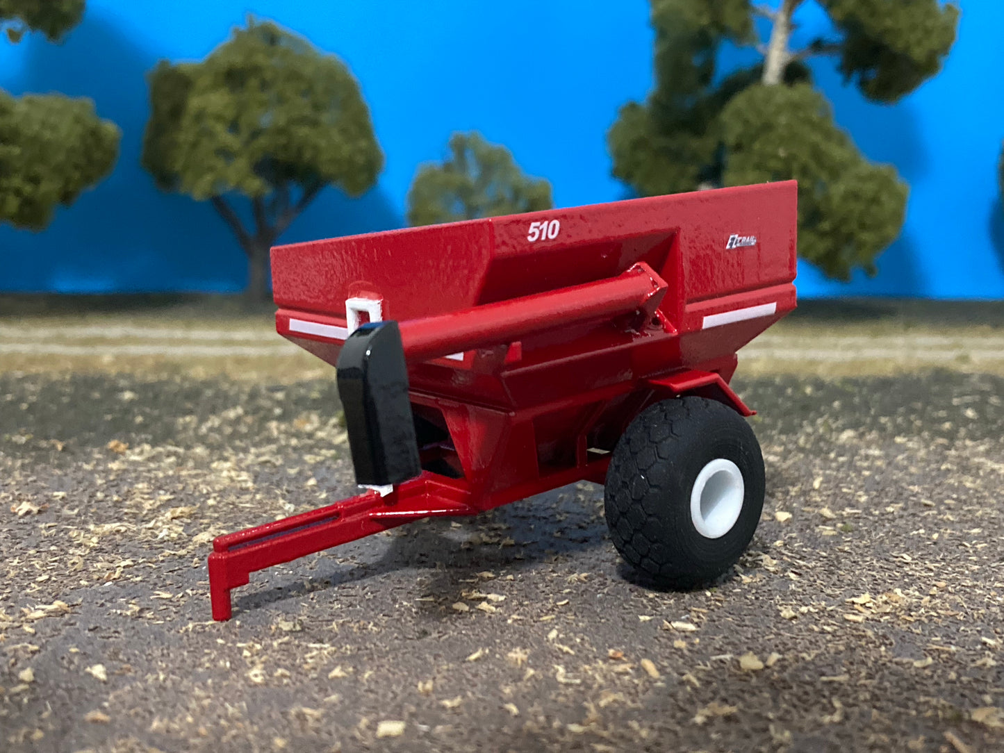 1/64 EZ Trail 510 Grain Cart Red